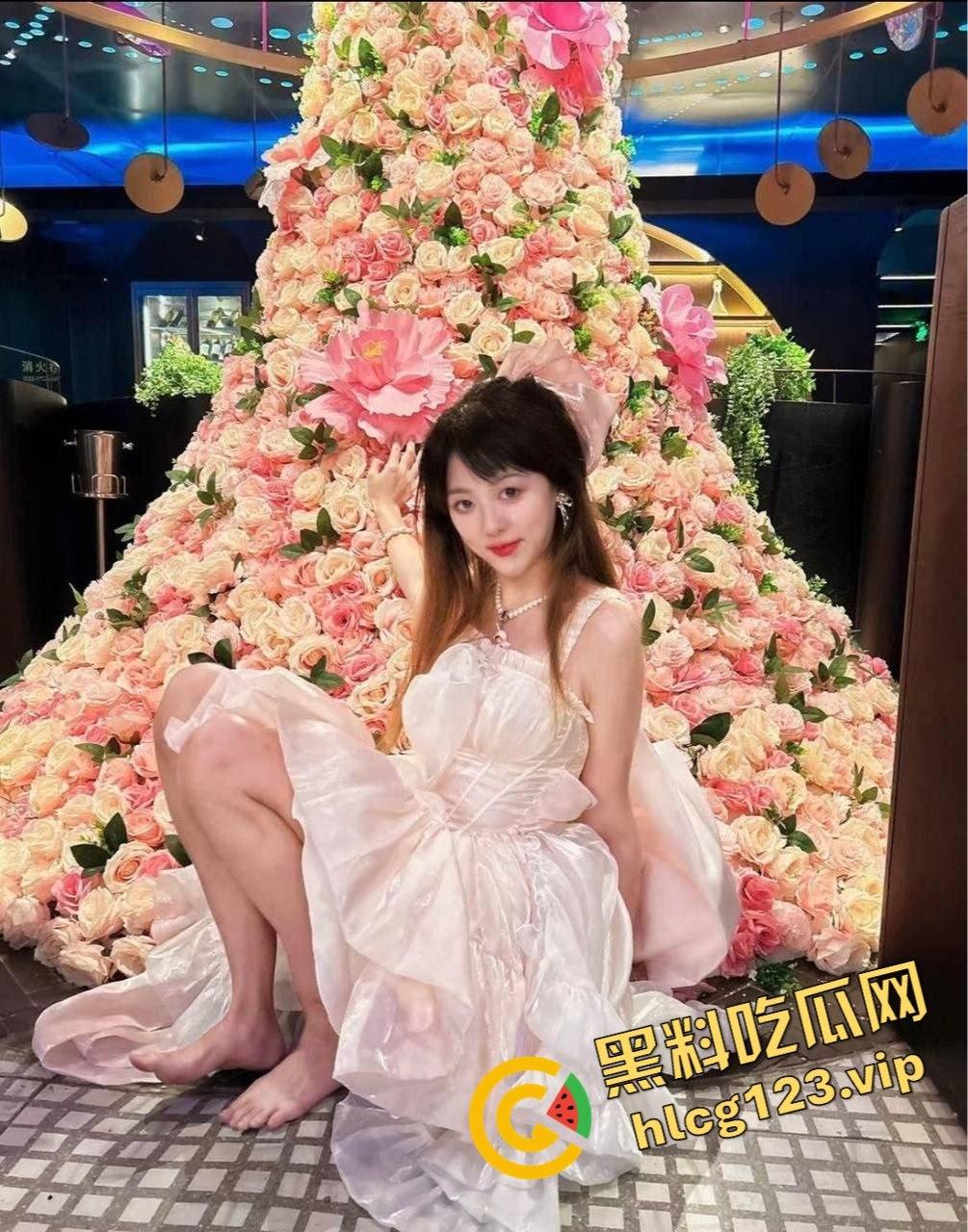 26岁研究生女神【刘美丽】的反差肥臀足控！露胸内衣加嫩乳头双手抓爆，肥臀后入任劳任怨！  第5张