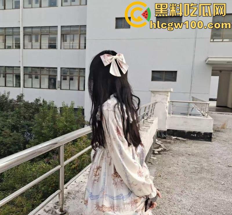 推特女菩萨【桃谷若姬子】露脸反差唯美COS，洛丽塔搭配白丝黑丝，展示粉嫩鲍鱼  第60张