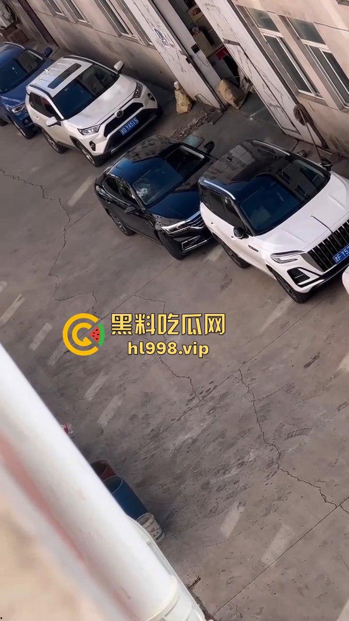 天津丈夫怀疑老婆出轨怒砸车，老婆吓得弃车逃跑！掏出自制手枪开火，枪声堪比沙鹰，建国后还敢造枪！  第3张