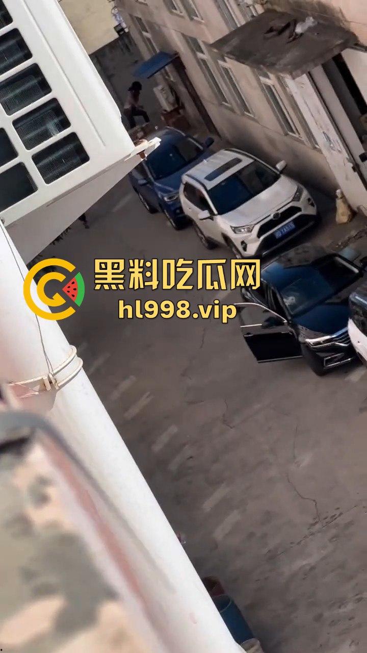 天津丈夫怀疑老婆出轨怒砸车，老婆吓得弃车逃跑！掏出自制手枪开火，枪声堪比沙鹰，建国后还敢造枪！  第5张