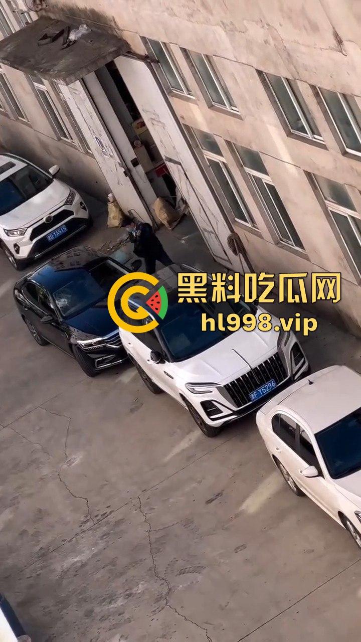 天津丈夫怀疑老婆出轨怒砸车，老婆吓得弃车逃跑！掏出自制手枪开火，枪声堪比沙鹰，建国后还敢造枪！  第8张