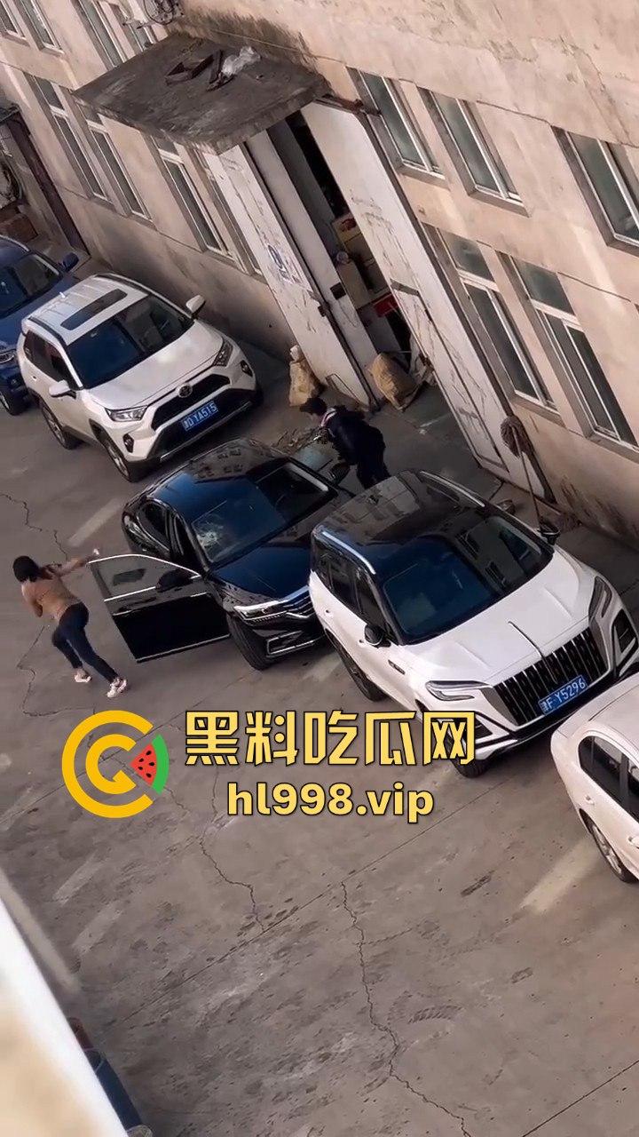 天津丈夫怀疑老婆出轨怒砸车，老婆吓得弃车逃跑！掏出自制手枪开火，枪声堪比沙鹰，建国后还敢造枪！  第12张