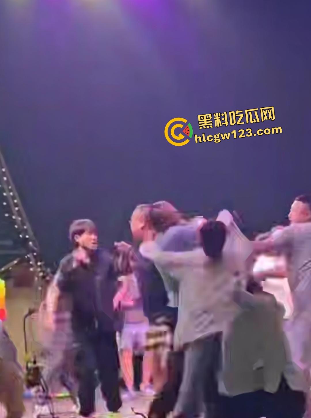 舞台上惊天黑料老婆被猥亵，妻子还抱老公让几人打成猪头，事后老公查出老婆出轨！  第5张