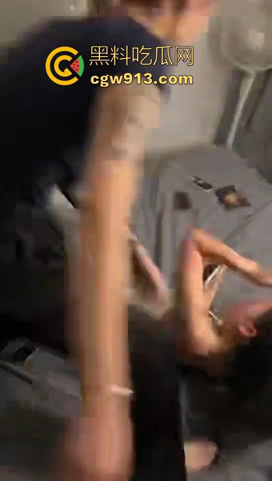 湖北武汉精神小伙和精神小妹，霸凌一个未成年女生，满18还敢造次？这种就应该抓进去关几天！  第6张