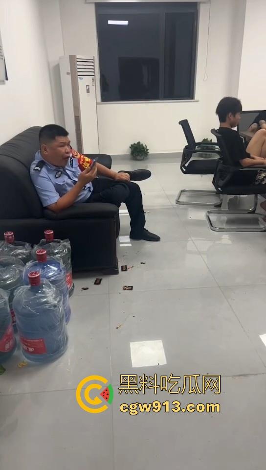 湖北武汉精神小伙和精神小妹，霸凌一个未成年女生，满18还敢造次？这种就应该抓进去关几天！  第13张