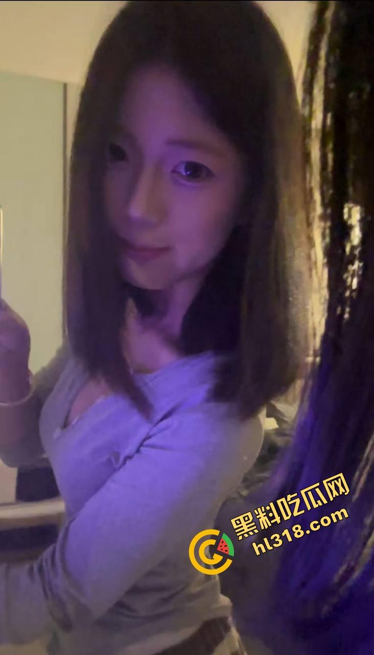 工商大课堂情侣上演当众扣逼，女的一边听课一边夹腿呻吟，逼水湿透凳子，老师讲高数她在学生物！  第8张