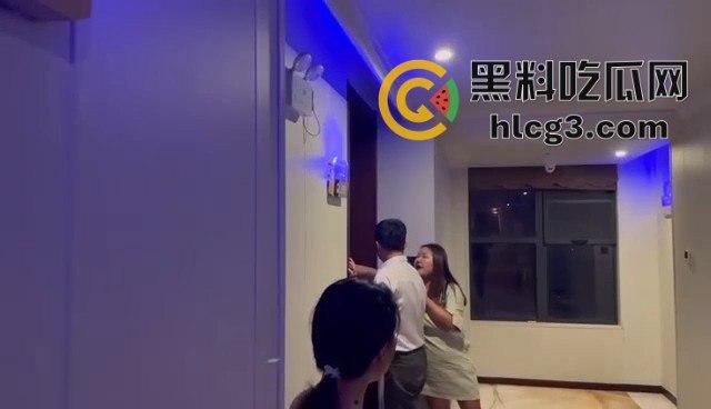 酒店门口堵门抓奸！气愤难忍，还带摄像团队拍下这对狗男女，记录‘被绿’的全程！  第1张