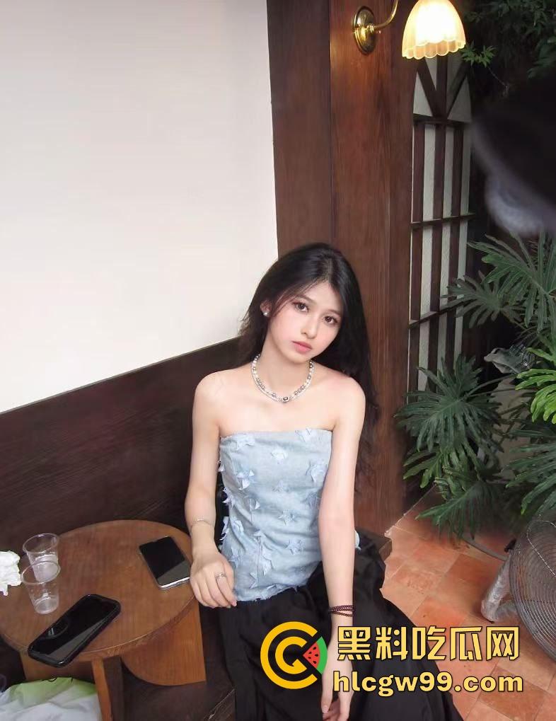 安徽师范大学女大学生【蒋弱弱】情趣内衣自拍骚照，酒店全裸自拍，最爱被大鸡巴从后面怼穿！  第3张