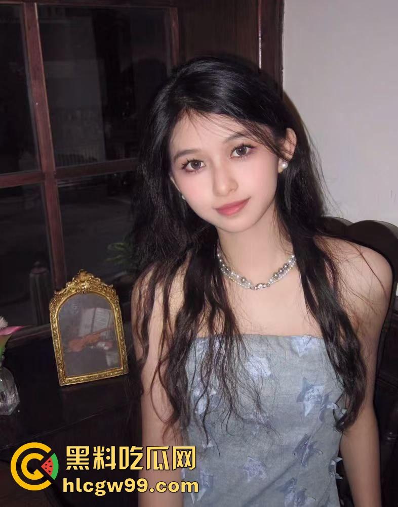 安徽师范大学女大学生【蒋弱弱】情趣内衣自拍骚照，酒店全裸自拍，最爱被大鸡巴从后面怼穿！  第4张