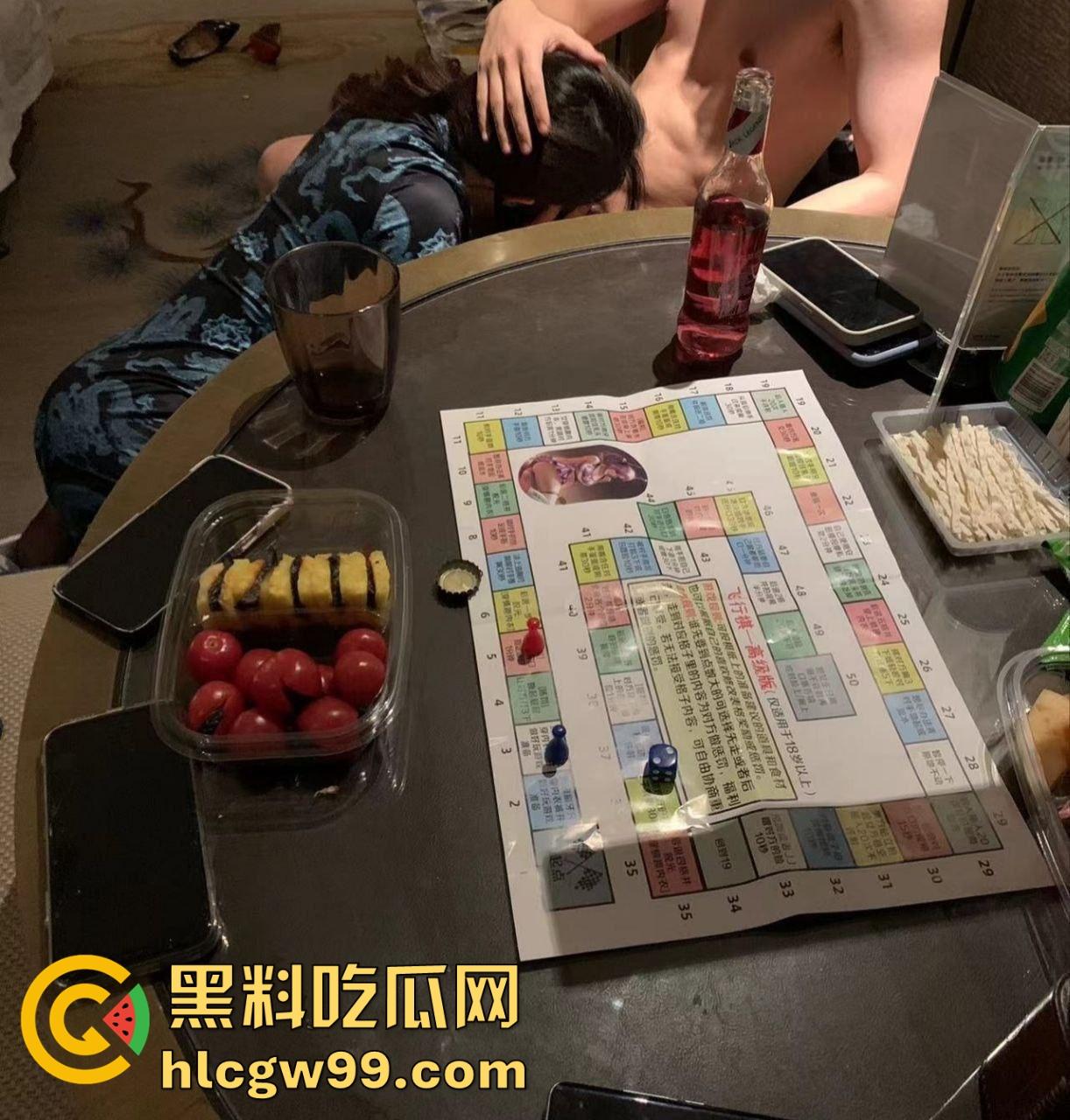 安徽师范大学女大学生【蒋弱弱】情趣内衣自拍骚照，酒店全裸自拍，最爱被大鸡巴从后面怼穿！  第5张