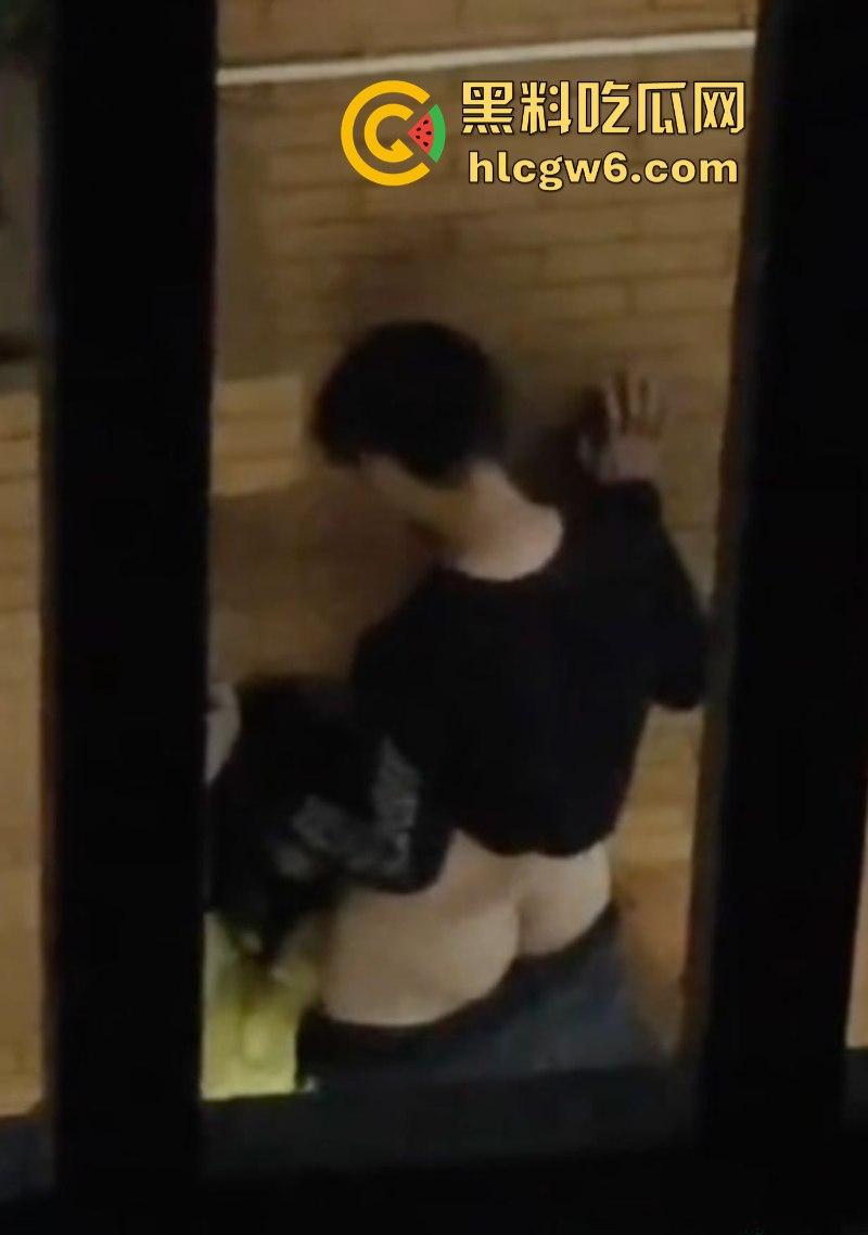 广西建设职业技术学院情侣无人角落野战泄欲被拍 掐脖耳光强制口爆 这妹子是个M吧？  第2张