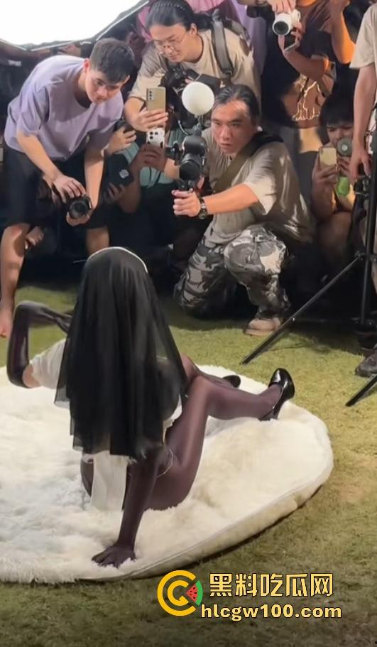 大城市漫展就是狠 不是内场去不起而是外场更有性价比 妹子敢脱不怕冷 锁骨短裙大腿全都露衣服越少越专业! 第13张 大城市漫展就是狠 不是内场去不起而是外场更有性价比 妹子敢脱不怕冷 锁骨短裙大腿全都露衣服越少越专业! 第13张