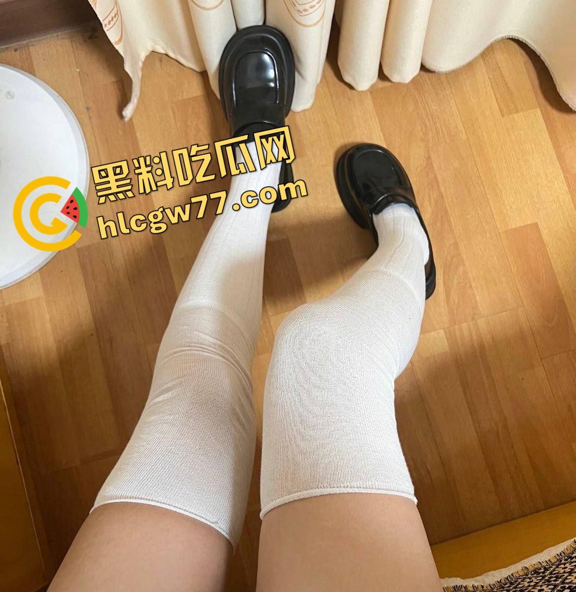 石家庄精神小妹【李亿亿】穿JK制服上门舔棒,含着鸡巴的样子贱得想让人一巴掌操她脸上! 第15张 石家庄精神小妹【李亿亿】穿JK制服上门舔棒,含着鸡巴的样子贱得想让人一巴掌操她脸上! 第15张