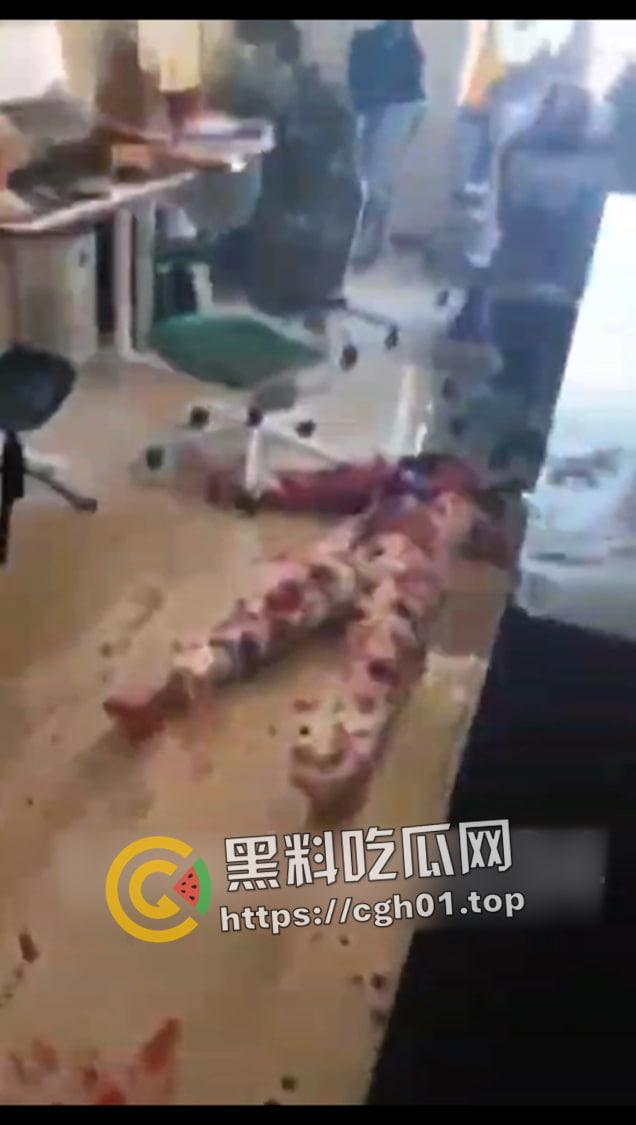 成都天府二街砍人事件！连砍三人 直接封喉 凶手跳楼 物业都不敢上去抓 血腥现场直达  第1张