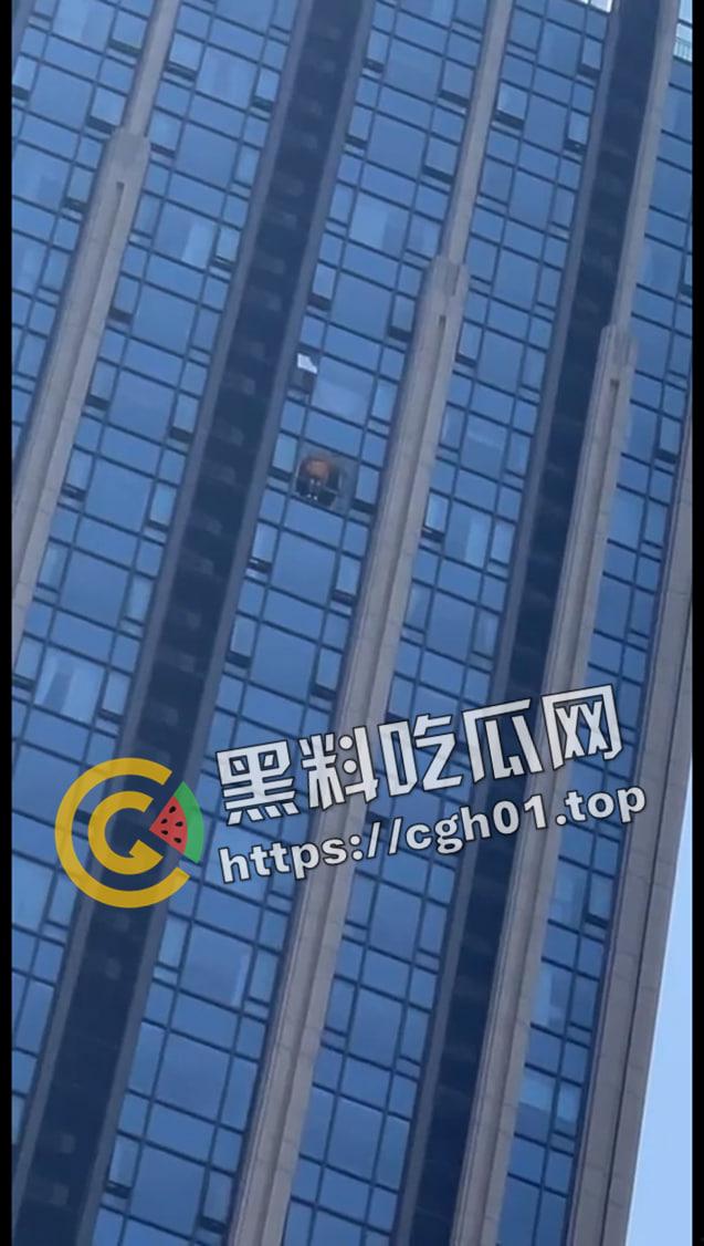 成都天府二街砍人事件！连砍三人 直接封喉 凶手跳楼 物业都不敢上去抓 血腥现场直达  第9张