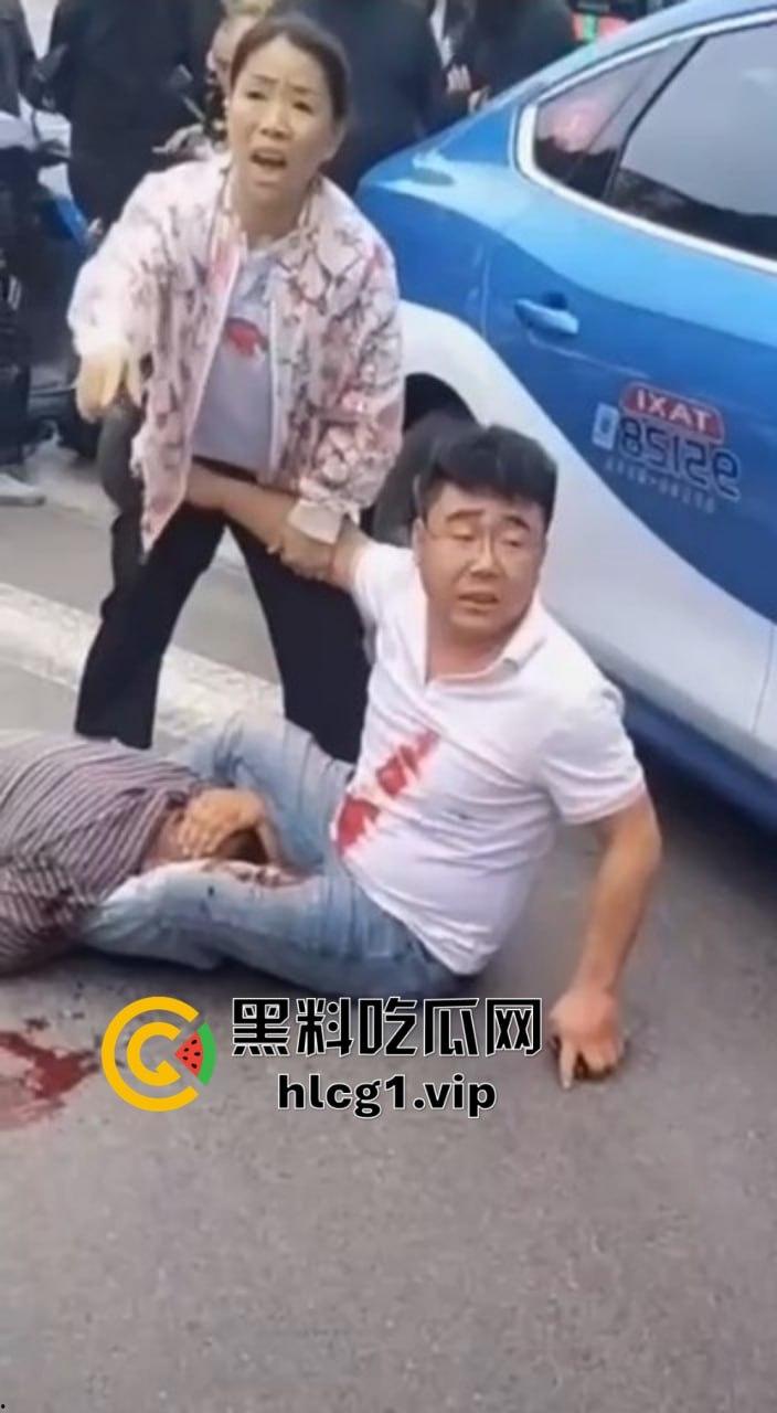 太原街头血腥一幕！男子酒驾撞车后持砖暴打司机，周围群众冷眼旁观吃瓜！  第5张
