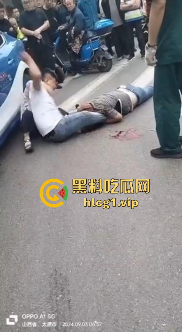 太原街头血腥一幕！男子酒驾撞车后持砖暴打司机，周围群众冷眼旁观吃瓜！  第6张