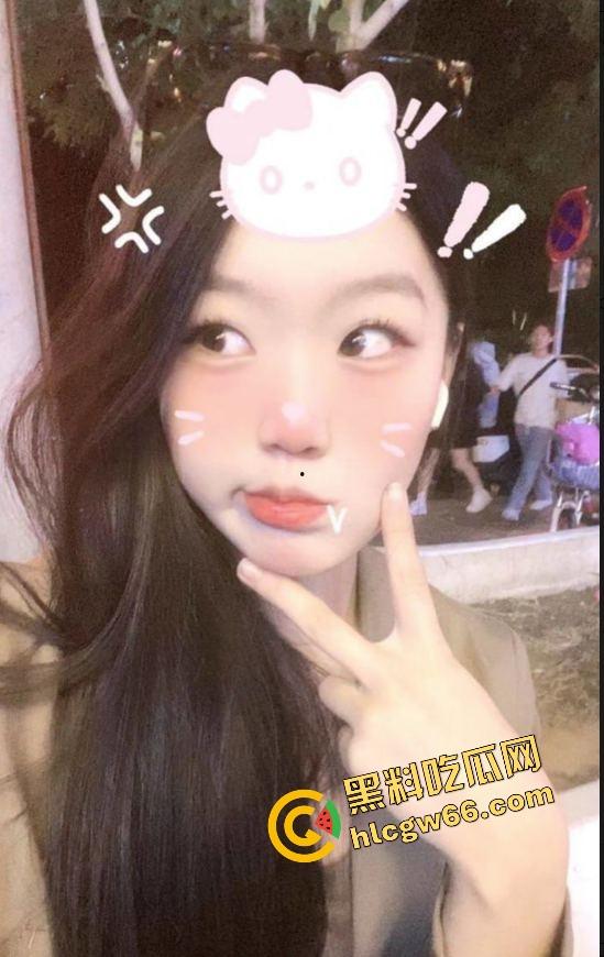 郑州大二骚妹『梁梦琼』主动献身，裸聊一个月洗澡照发不停，民宿影院一推就上，现场爆操视频曝光！  第1张