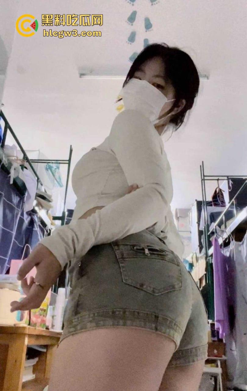 福建漳州职校蜜桃臀反差婊【黄佳怡】 骚气自拍加约炮视频曝光,这骚货反差大到离谱! 第5张 福建漳州职校蜜桃臀反差婊【黄佳怡】 骚气自拍加约炮视频曝光,这骚货反差大到离谱! 第5张