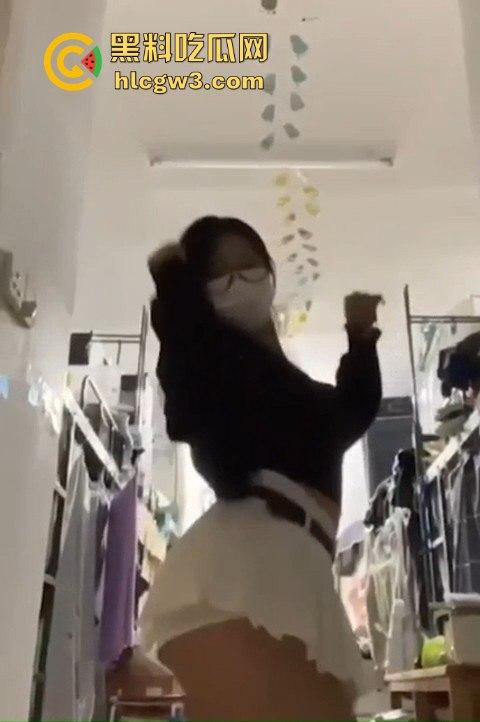 福建漳州职校蜜桃臀反差婊【黄佳怡】 骚气自拍加约炮视频曝光,这骚货反差大到离谱! 第7张 福建漳州职校蜜桃臀反差婊【黄佳怡】 骚气自拍加约炮视频曝光,这骚货反差大到离谱! 第7张