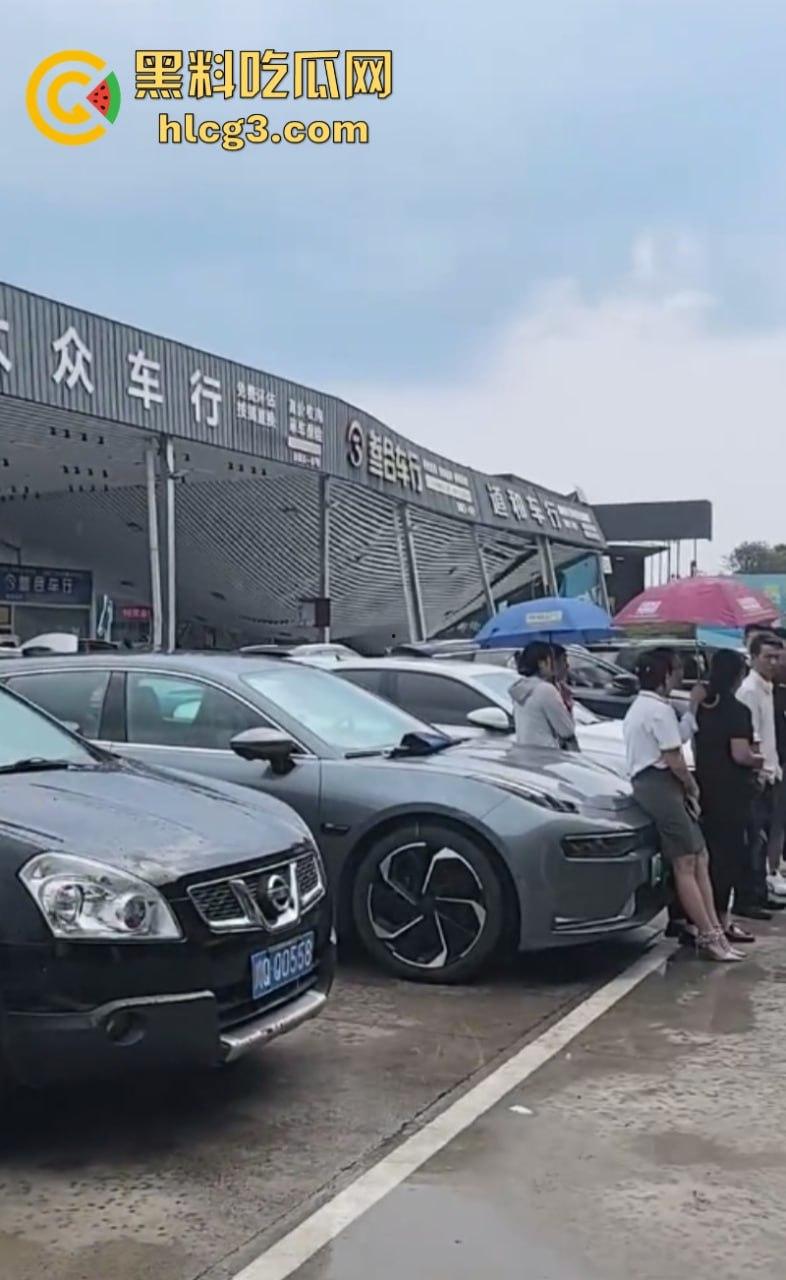 一觉醒来 天都塌了！宜宾市上江北二手车市场垮塌！精品车成了事故车！  第3张