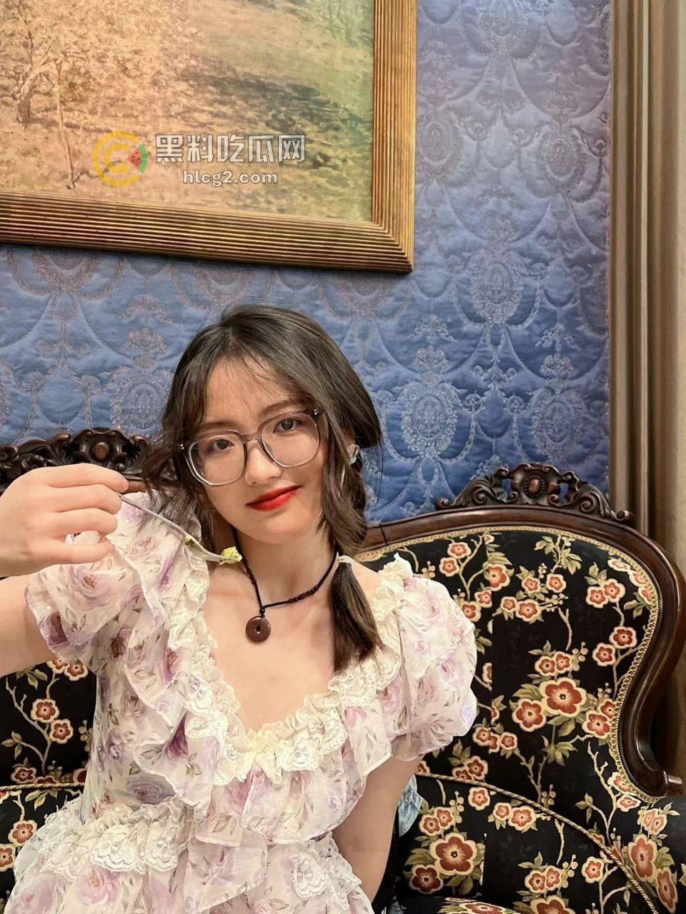 江西师范大学“萝莉学妹”「 景耀薇」周末约炮成常态，孤单撸管的你还在等什么？  第1张