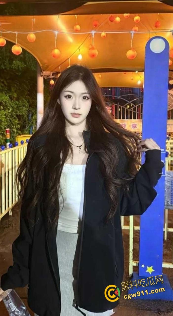 河南师范超美舞蹈生【周彤彤】，情趣蕾丝内裤勾引男友，开档黑丝无套后入，各种体位疯狂爆操！  第4张