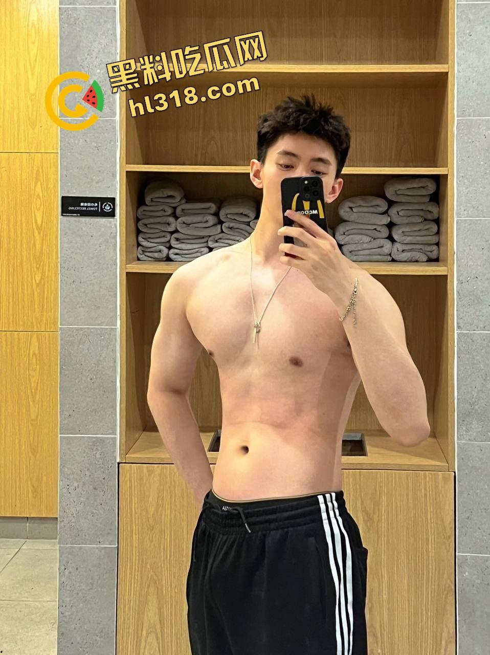 别只会看抖音直播，40W粉健身网红『小葛』爆操女粉，鸡巴一亮生吃大帅屌，谁还在乎套子这种废物？  第8张