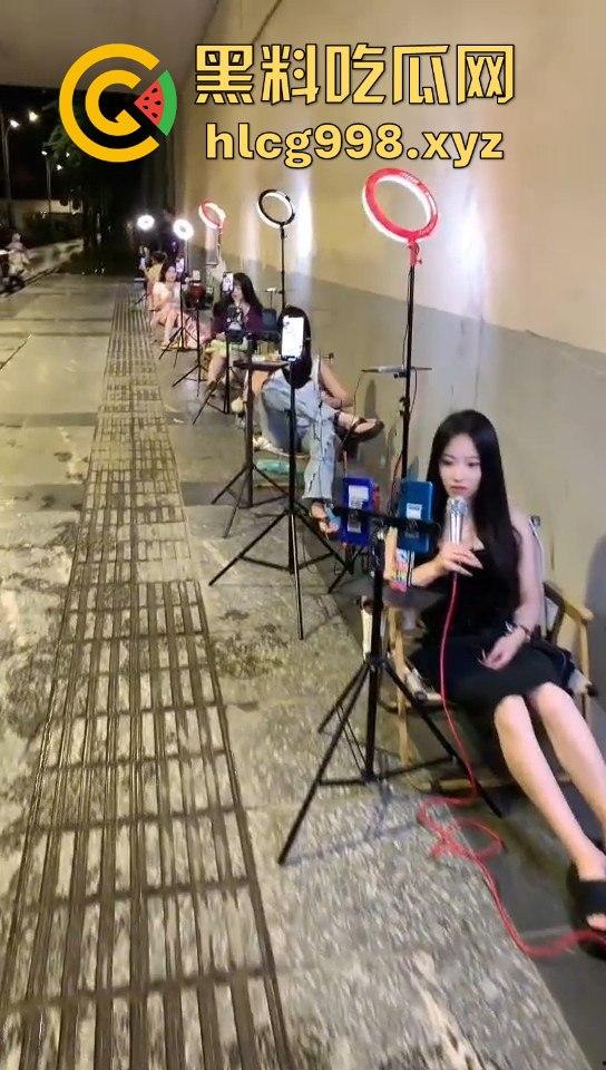 山西网红一条街！南州大桥下全是网红乞丐，美女挤满400多人，乞讨都成产业了！  第10张