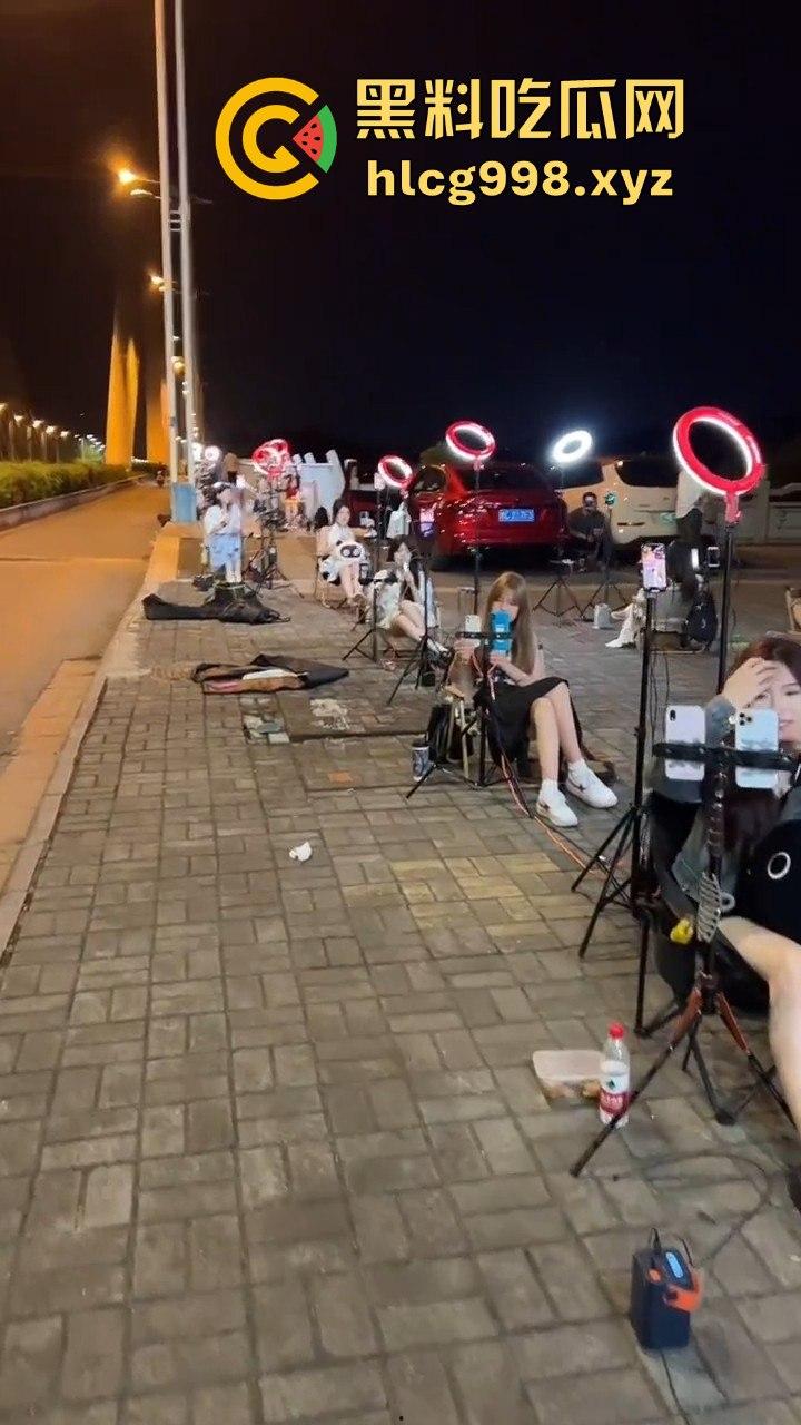 山西网红一条街！南州大桥下全是网红乞丐，美女挤满400多人，乞讨都成产业了！  第11张