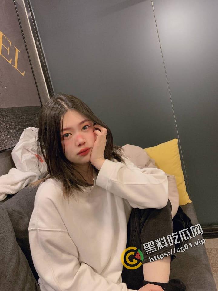 贵州维也纳酒店前台 夏心仪 时间管理大师 同时出轨领导和同事 还能勾搭客户 被爆光不雅视频！  第13张