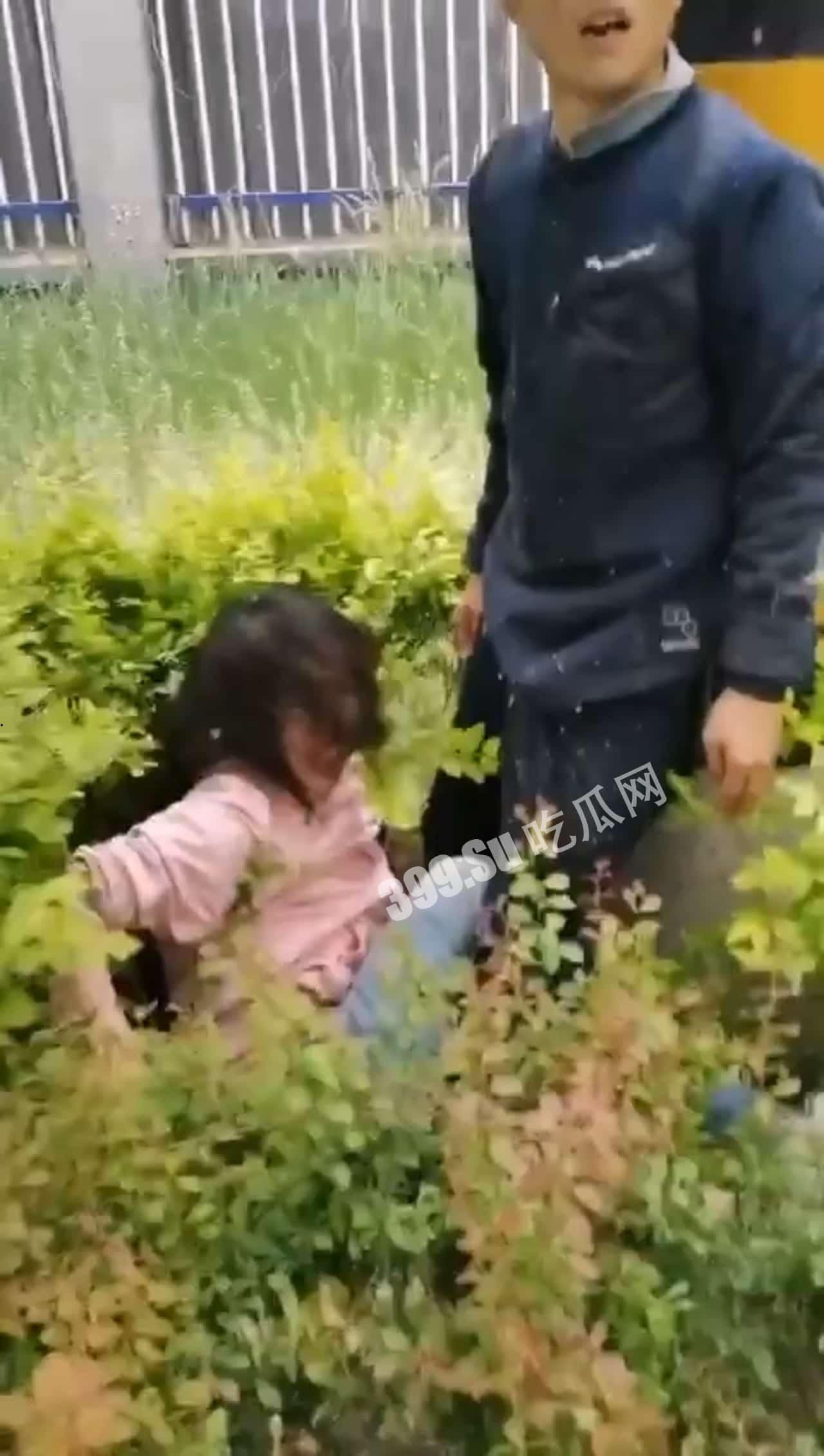 卧槽，光天化日之下还有这种事？！强奸女性  第3张