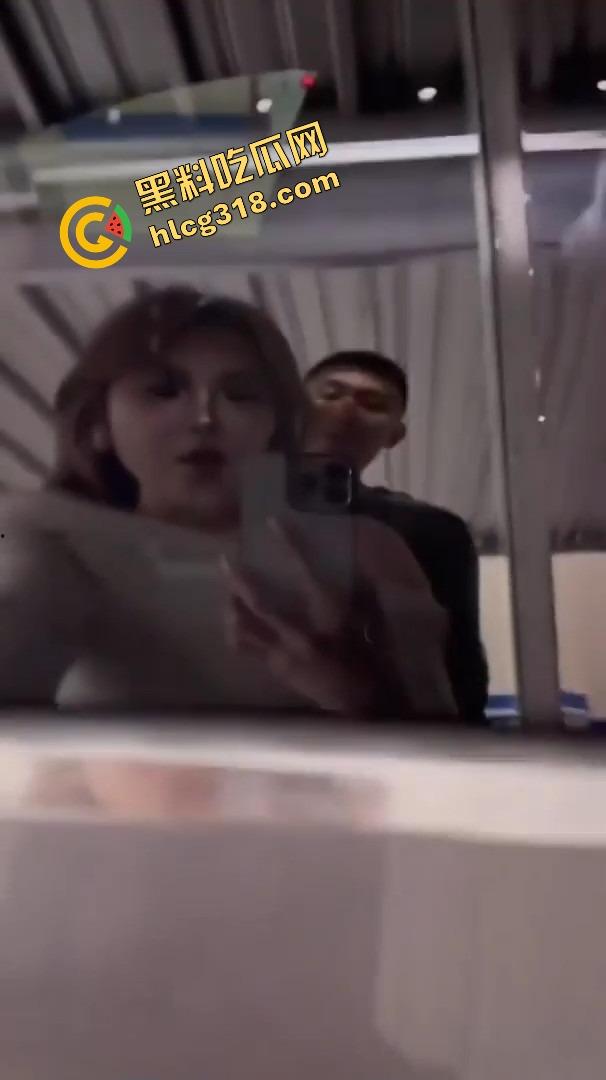 上海母狗停车场想要被操，嘴上喊着要野炮，结果男的怂逼只敢让她爆吸，回酒店小穴跟疯了一样狂喷不停！  第11张