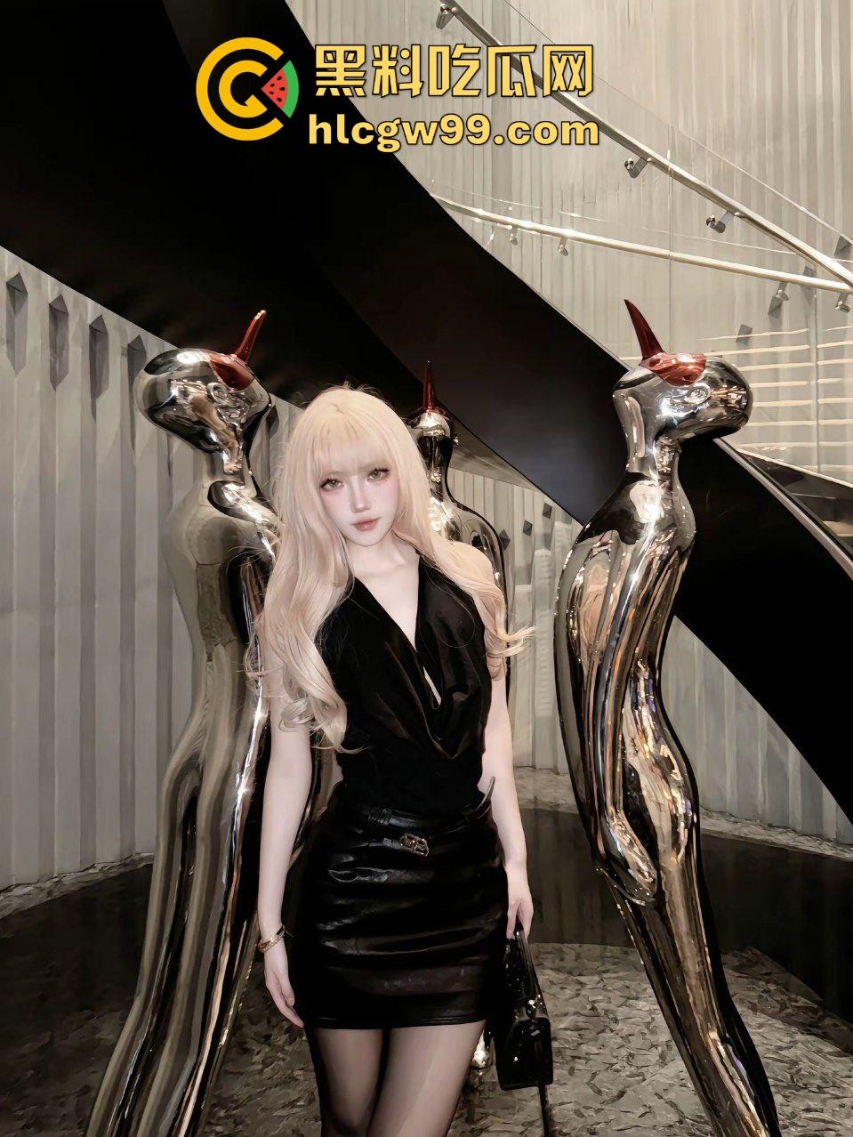 抖音极品黑丝御姐骚鸡【小猫饱饱】6万粉丝背地的母狗故事,伺候富二代玩弄美穴舔逼还拉丝!独家原创曝光流出! 第4张 抖音极品黑丝御姐骚鸡【小猫饱饱】6万粉丝背地的母狗故事,伺候富二代玩弄美穴舔逼还拉丝!独家原创曝光流出! 第4张