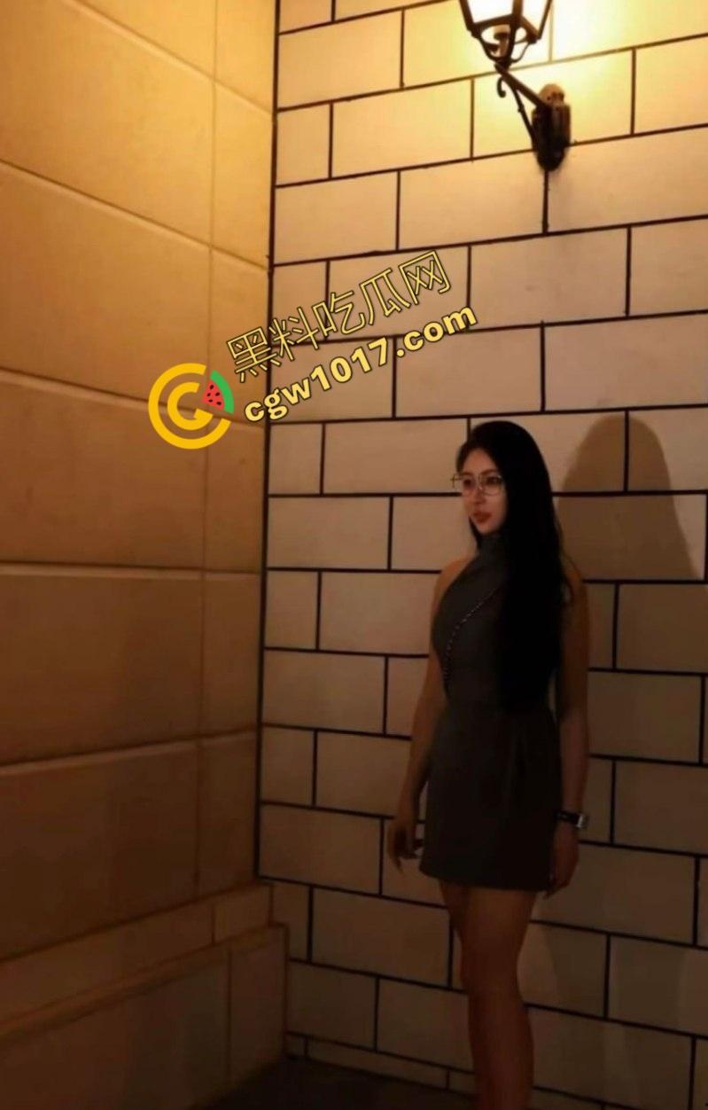 北京富二代手机相册私密视频泄露:黑丝御姐女友舌玩肉棒,花式足交调情,口爆吞精反差诱惑至极! 第1张 北京富二代手机相册私密视频泄露:黑丝御姐女友舌玩肉棒,花式足交调情,口爆吞精反差诱惑至极! 第1张