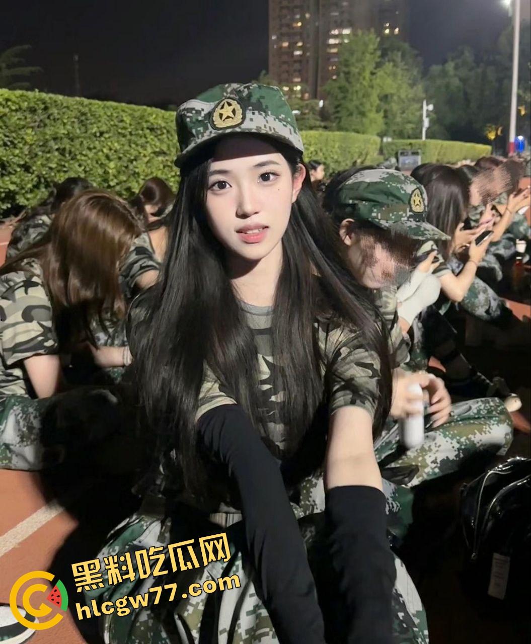 重庆女神学姐『李香』被富二代当玩具轮操,自慰成瘾下体红肿,每晚潮喷三次才睡得着! 第4张 重庆女神学姐『李香』被富二代当玩具轮操,自慰成瘾下体红肿,每晚潮喷三次才睡得着! 第4张