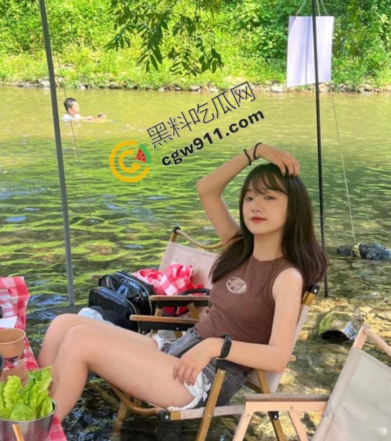 广州清纯学霸【李悦】白天是才女，夜晚化身淫艳女神，被金主无情束缚调教，道具插逼淫荡本性尽情展现  第3张