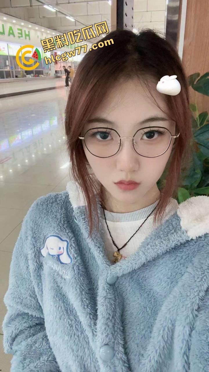 邯郸高颜值理发店小妹【兔兔】学徒眼镜骚货,天然喜欢捆绑调教,越绑越湿,骚穴夹得翻红抽搐! 第3张 邯郸高颜值理发店小妹【兔兔】学徒眼镜骚货,天然喜欢捆绑调教,越绑越湿,骚穴夹得翻红抽搐! 第3张