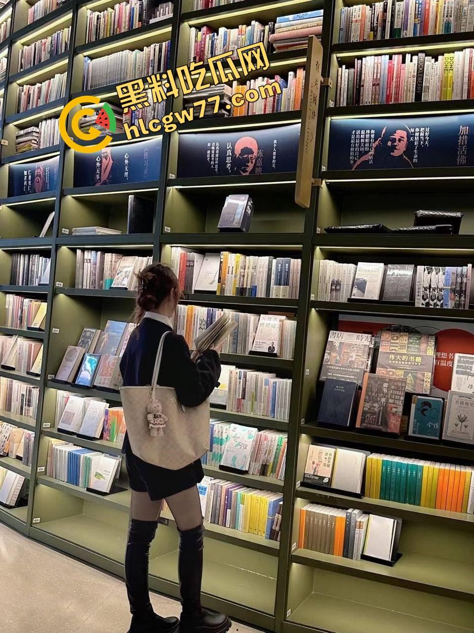 邯郸高颜值理发店小妹【兔兔】学徒眼镜骚货,天然喜欢捆绑调教,越绑越湿,骚穴夹得翻红抽搐! 第9张 邯郸高颜值理发店小妹【兔兔】学徒眼镜骚货,天然喜欢捆绑调教,越绑越湿,骚穴夹得翻红抽搐! 第9张