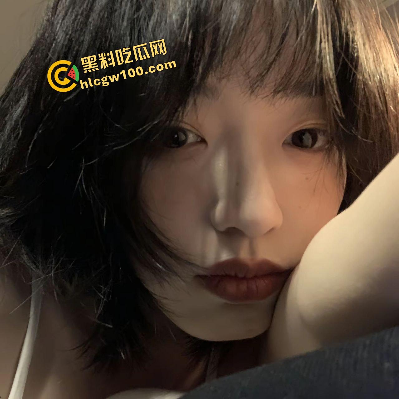 海南文昌反差骚鸡人妻【蒋怡琳】与猛男房间各种姿势，爆操白虎无毛骚逼，独家曝光流出！  第1张