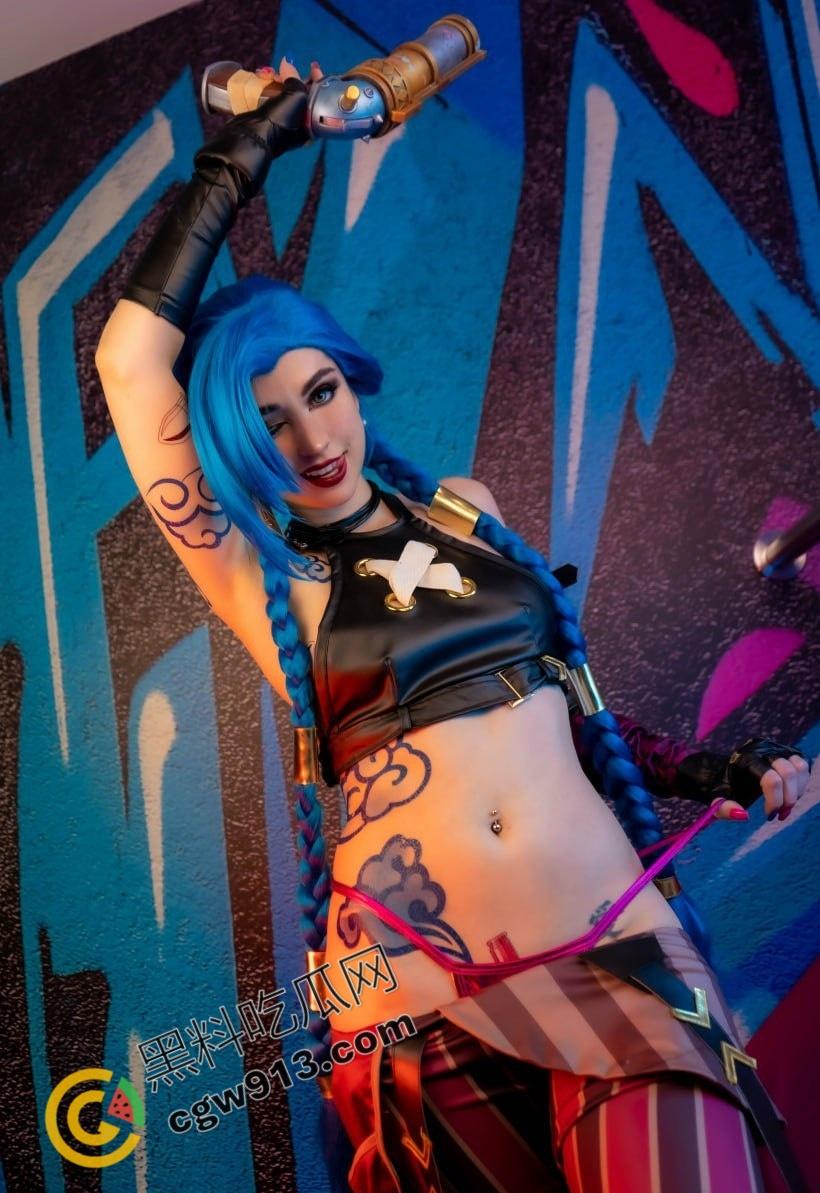 美女博主COS金克斯引爆全网关注：高超口技、诱人翘臀与神秘白虎穴，精彩绝伦的性爱场面让网友热议不已  第1张