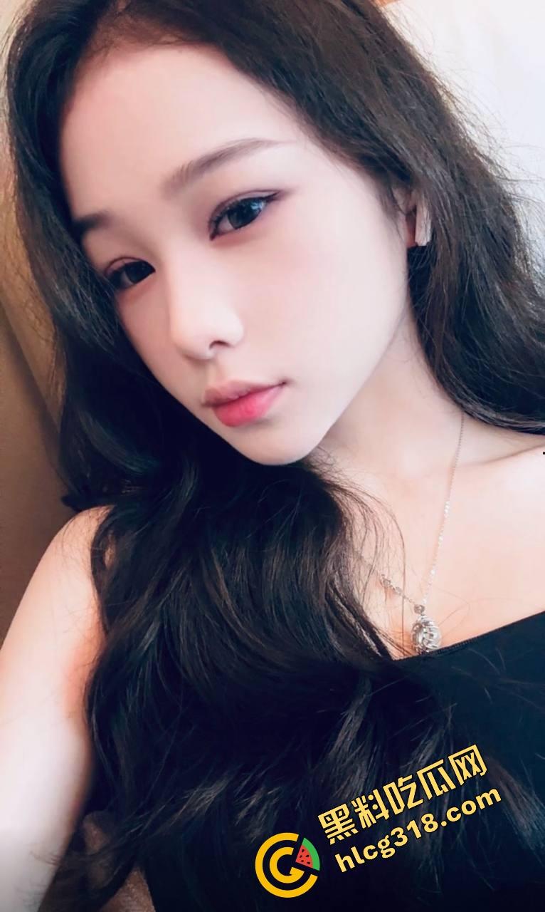 现在小仙女背地里全沉迷黑屌巧克力，一个个被操得腿软心服，舔着黑屌笑得像吃糖喊着Daddy求内射！  第2张