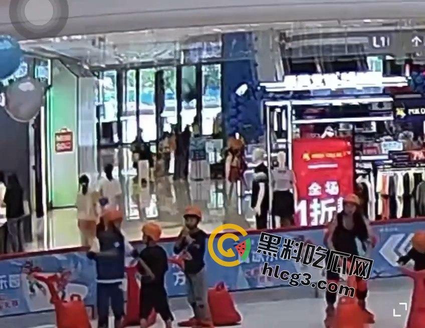 肇庆四会市攀岩小孩掉下来的惊悚瞬间，家长们心碎不已！  第2张