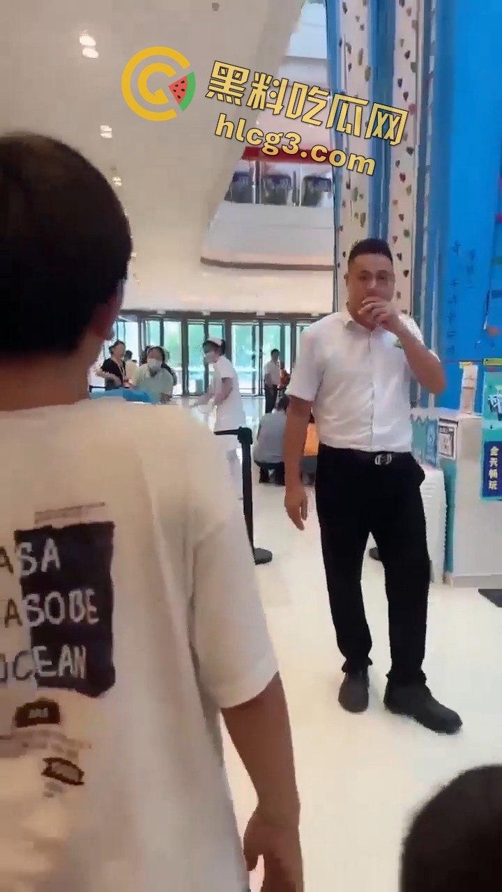 肇庆四会市攀岩小孩掉下来的惊悚瞬间，家长们心碎不已！  第3张