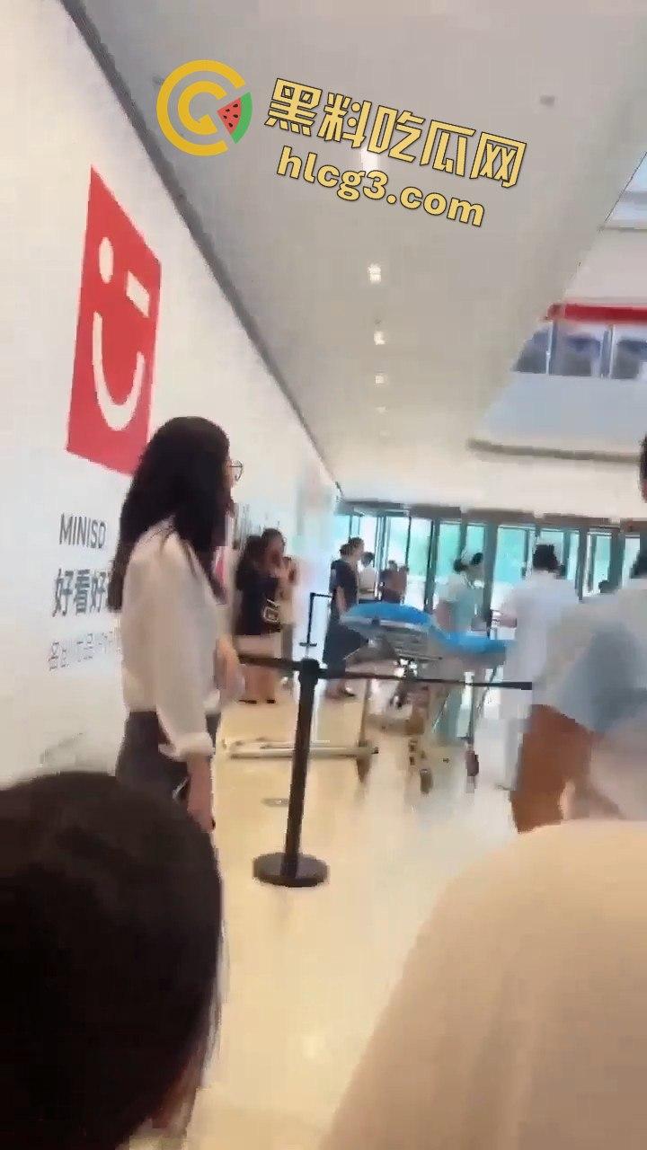 肇庆四会市攀岩小孩掉下来的惊悚瞬间，家长们心碎不已！  第4张