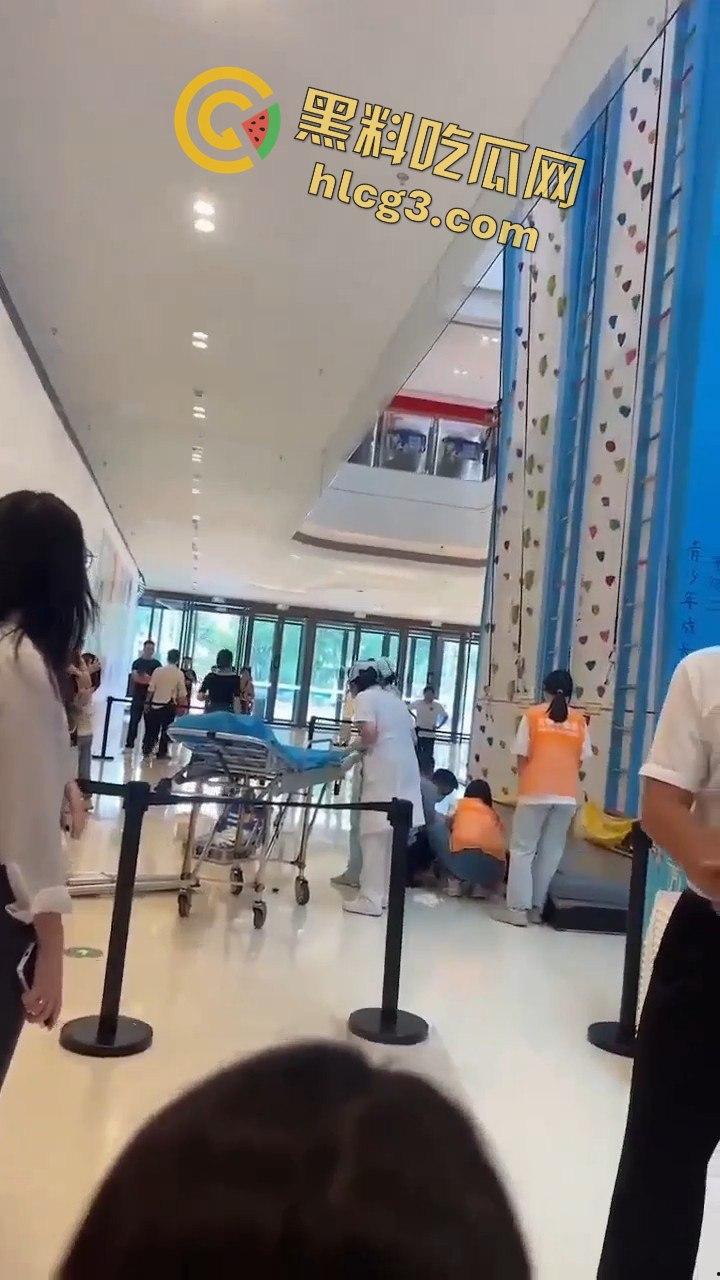 肇庆四会市攀岩小孩掉下来的惊悚瞬间，家长们心碎不已！  第6张
