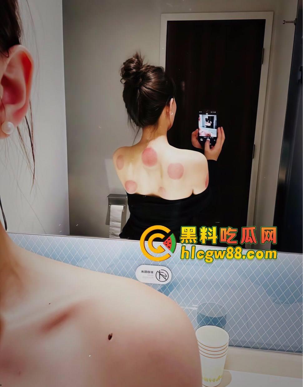 南航空姐『李梅』被大佬调教成空中性奴，飞行前真空服务顾客，航程中厕所抠逼自慰，下机还要穿制服接着干！  第14张