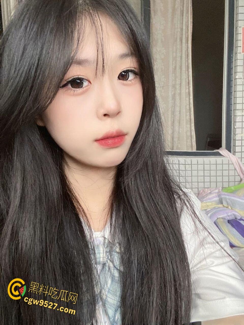 网恋同城学生妹，初次见面约会上课，带到教室顶楼后入爆操，操嘴跟操飞机杯一样，大学生好骗又好玩 !  第5张