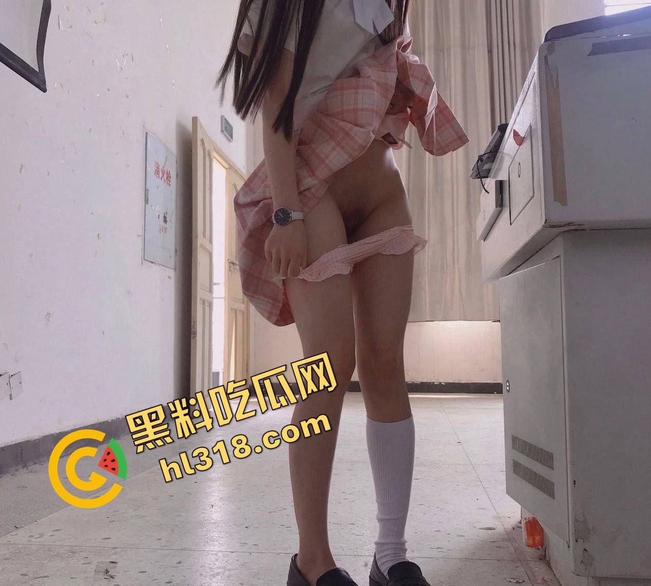 河南永和高中政教处主任『张振』一手学生档案一手学生内裤,威胁女学生脱裤认错,不给操就叫家长! 第7张 河南永和高中政教处主任『张振』一手学生档案一手学生内裤,威胁女学生脱裤认错,不给操就叫家长! 第7张