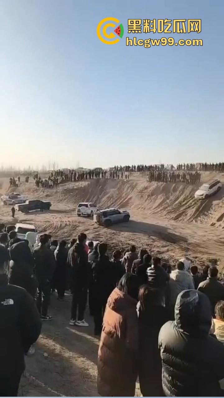 邯郸魏县飙车现场突袭，越野场地赛突遇警察突袭，猛禽油门踩到底，吓得差点侧翻！  第1张